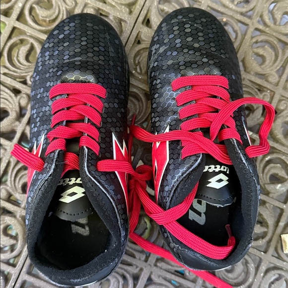 Lotto Storm Boys Black and Red Soccer Cleats. Size 1. Like New! - Picture 3 of 6